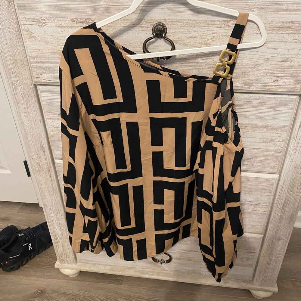 SHEIN Black and Tan Geometric Top